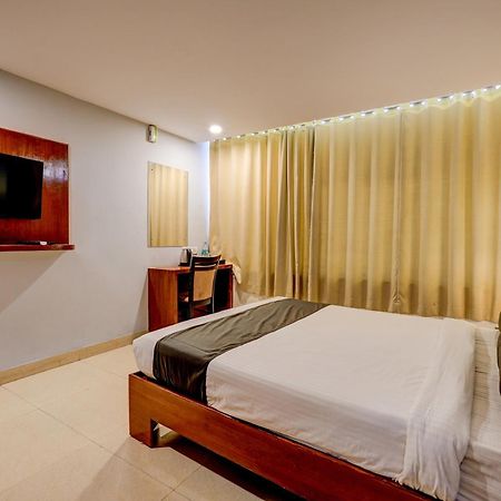 Hotel O V3R Residency Бангалор Екстериор снимка