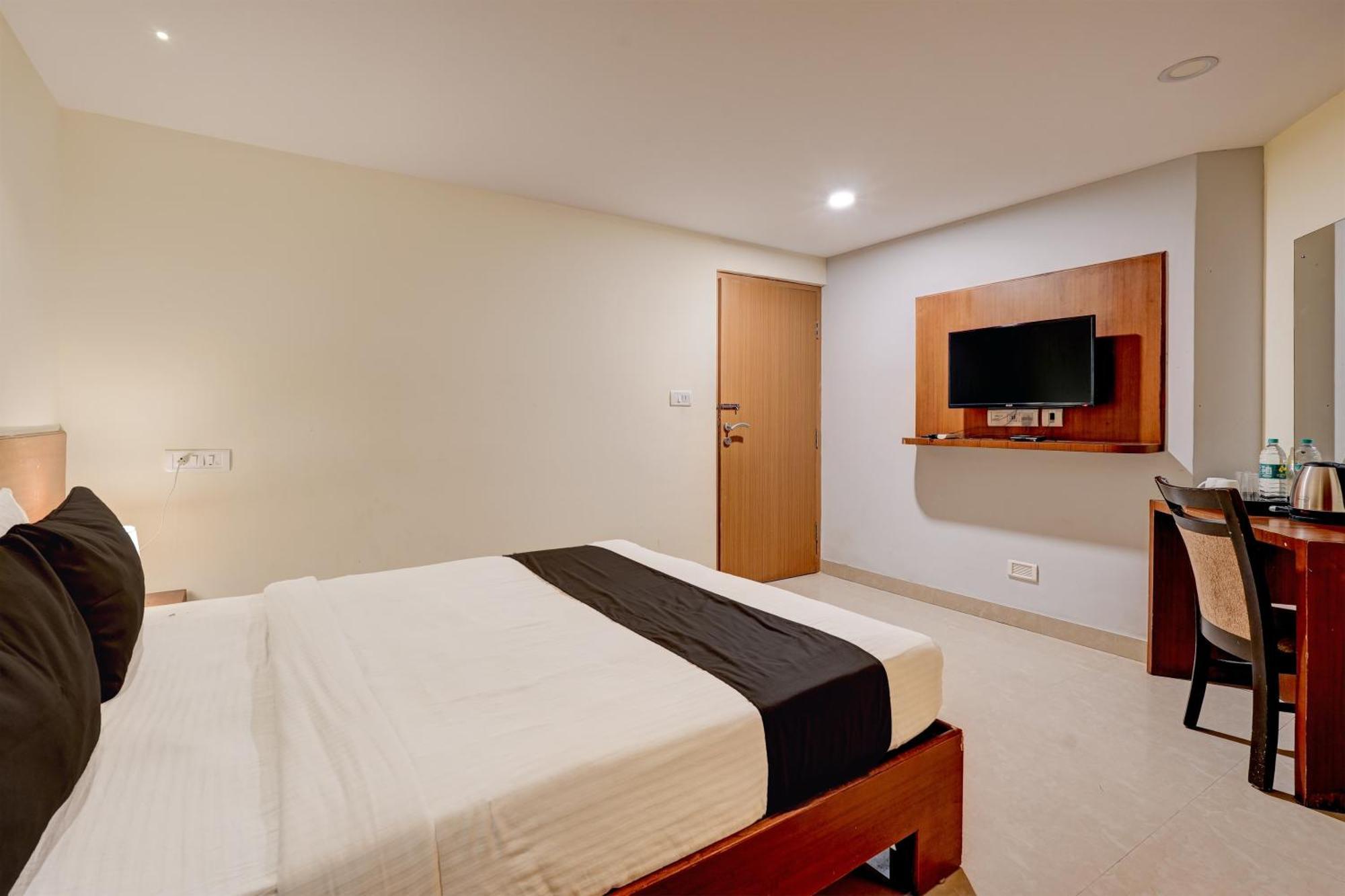 Hotel O V3R Residency Бангалор Екстериор снимка