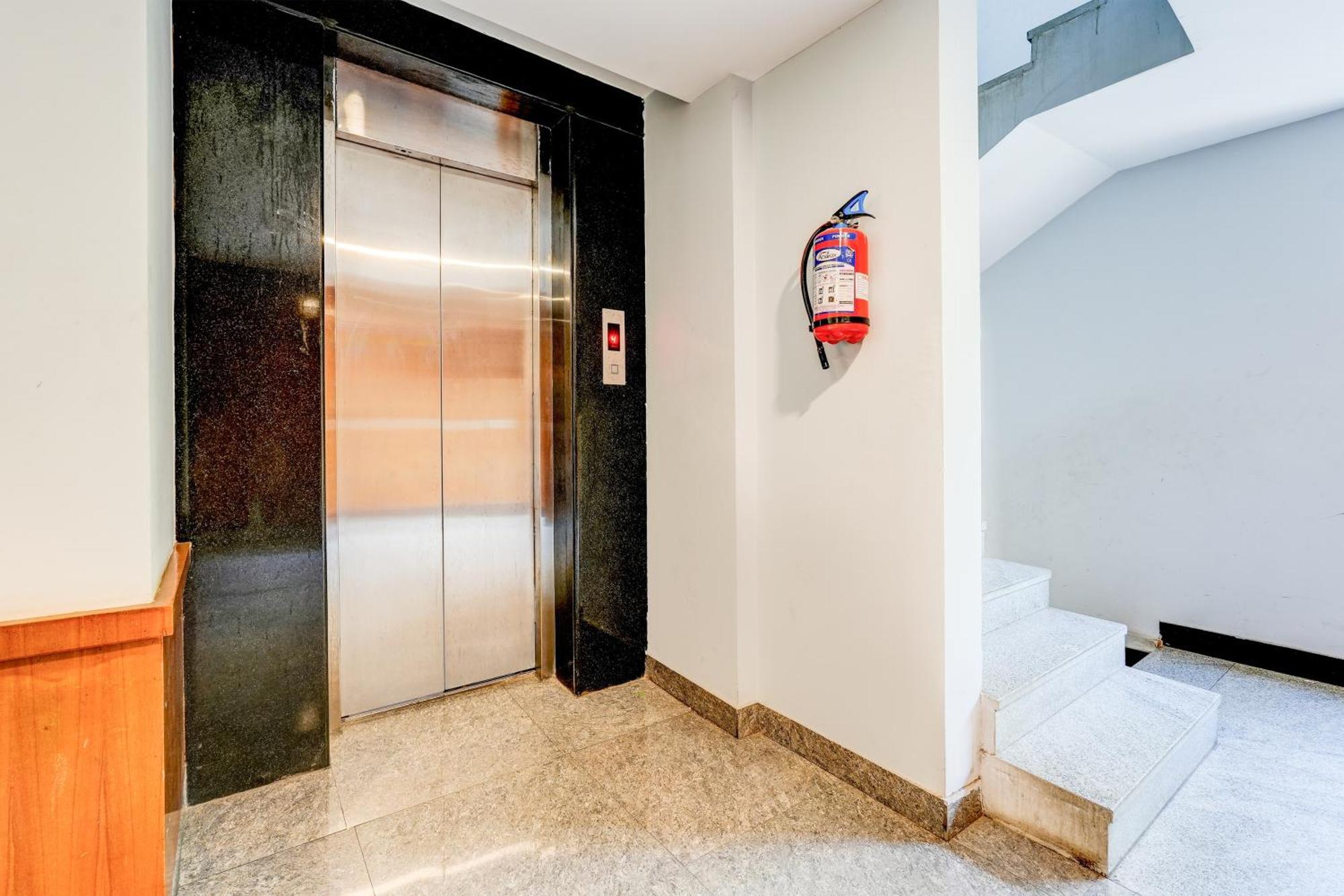 Hotel O V3R Residency Бангалор Екстериор снимка