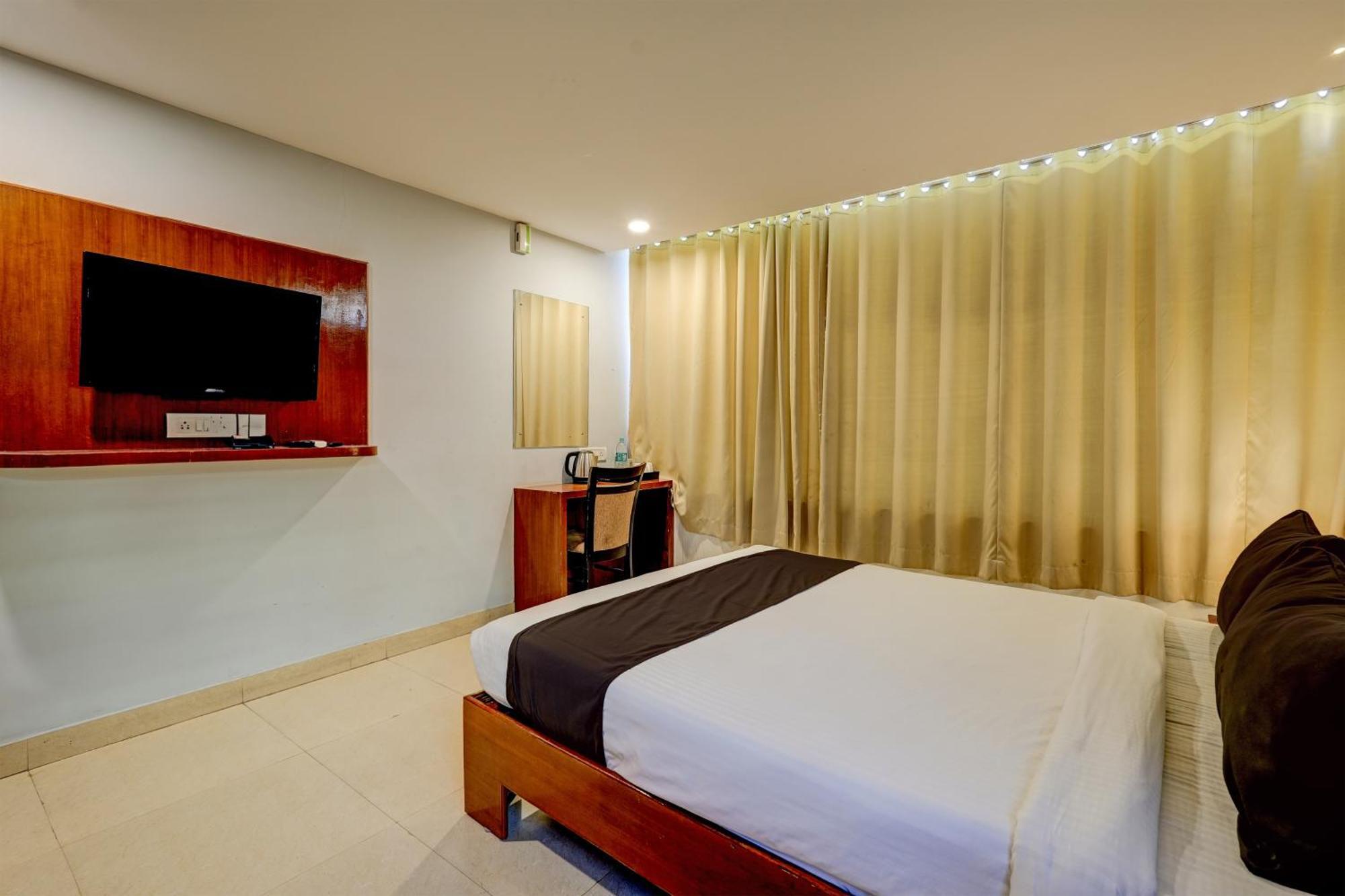 Hotel O V3R Residency Бангалор Екстериор снимка